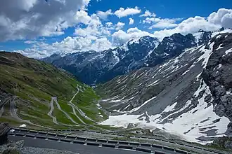 Serpentinen zum Stilfserjoch in Südtirol / Italien