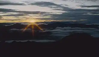 Sonnenaufgang über dem Bukit Pagon