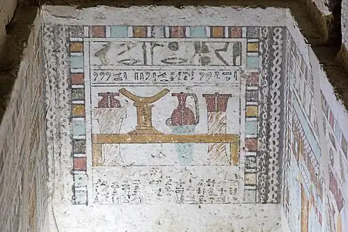 Kopfende des Sarkophags des Meru