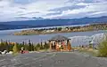 Brücke im Vordergrund nach Teslin / Yukon Territory
