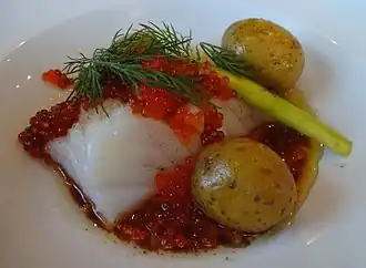 Kabeljau, Spargel, Fischeier und braune Butter