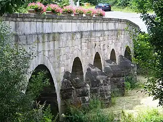 Alte Steinbrücke im Ortszentrum