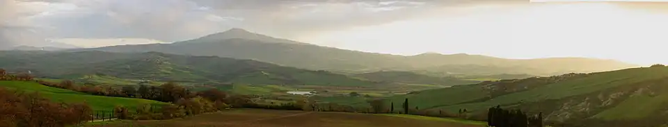 Blick vom Val d’Orcia zum Monte Amiata