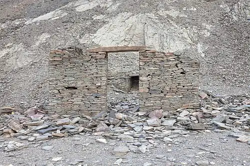 Gebäude auf dem Nordhang