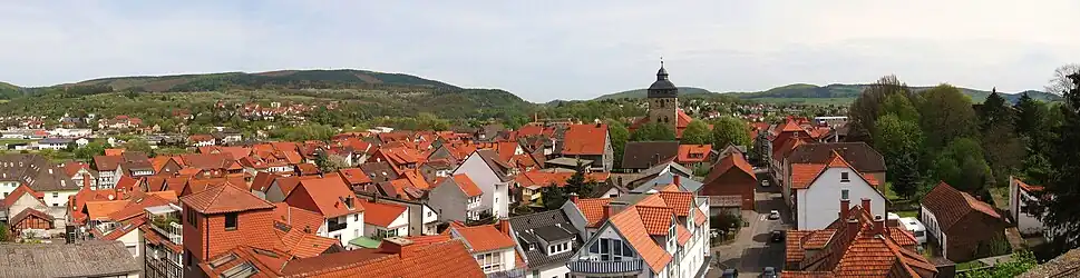 Blick vom Diebesturm über die Altstadt. In der Bildmitte der noch erhaltene Turm der Liebfrauenkirche