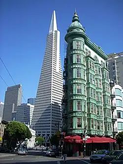 Columbus Tower (im Hintergrund die Transamerica Pyramid)